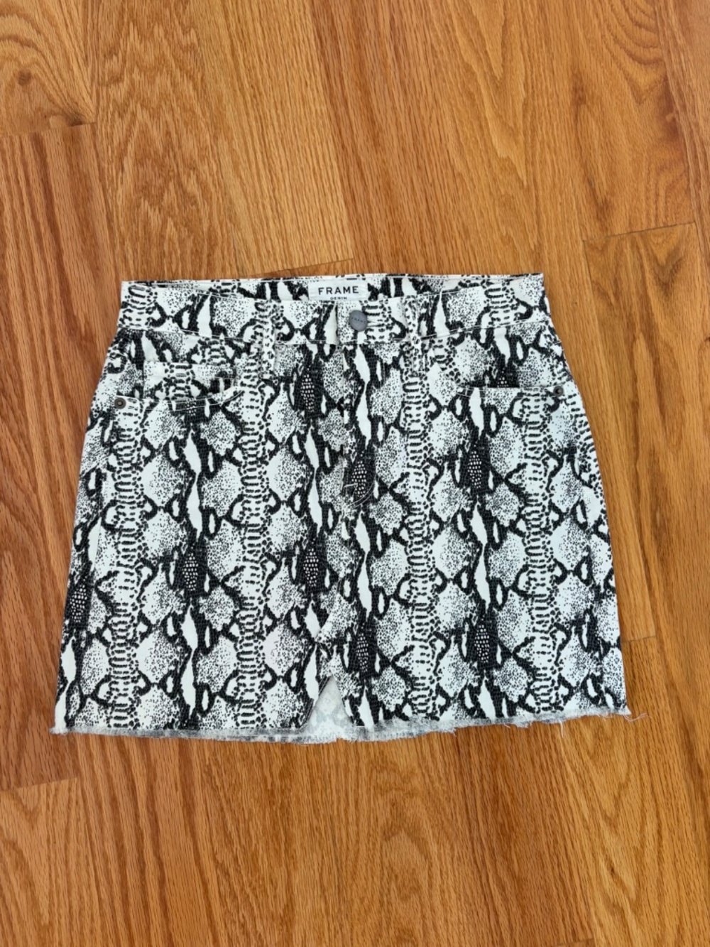 Frame Le Mini Denim Skirt Python - Picture 2 of 3